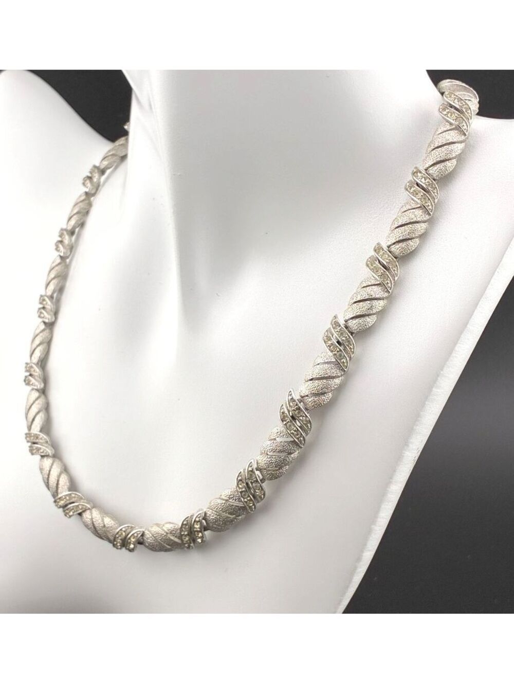 Vintage Crown Trifari Silver Tone Textured Links Choker Necklace w Rhinestones